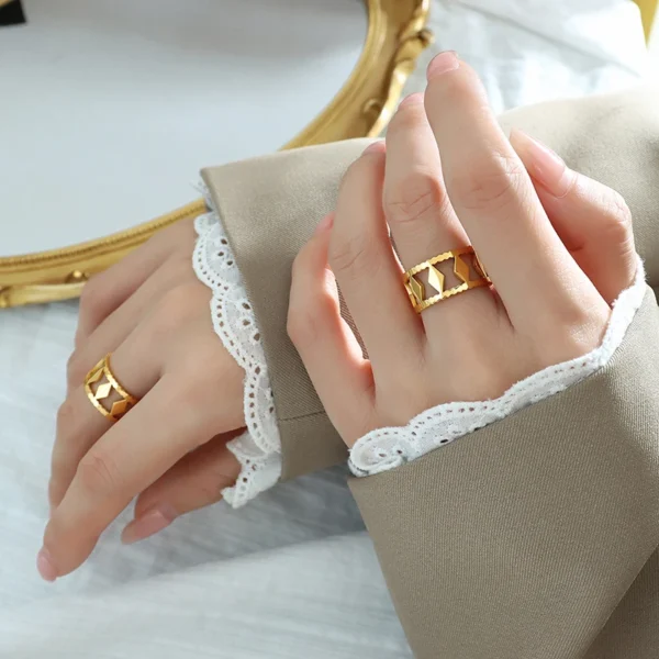 Wholesale Hot Selling Nice High Quality 18K Gold Stainless Steel Rings Adjustable Jewelry Rings for Lady - Image 4