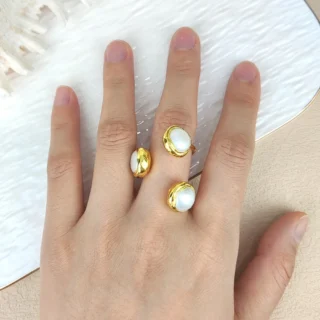 2025 Fashion Jewelry 3 White Pearls Rings Natural Gemstone Freshwater Baroque Pearl Gold Electroplated Rings Resizable for Women