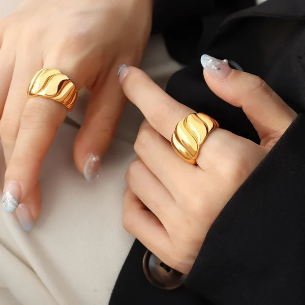 Factory Direct Supply Trendy Ring Waterproof Stainless Steel Surgical Couple Ring - Image 5