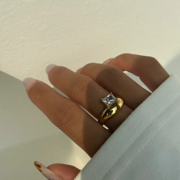 High Quality Vintage 18K Gold Plated Simple Waterproof Ring Stainless Steel Rectangle Zirconia Chunky Cambered Rings YF4092