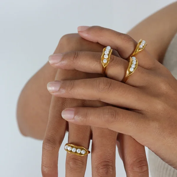 Fashion Pod Shaped Ring Baroque Freshwater Pearl Stainless Steel Gilded Ring