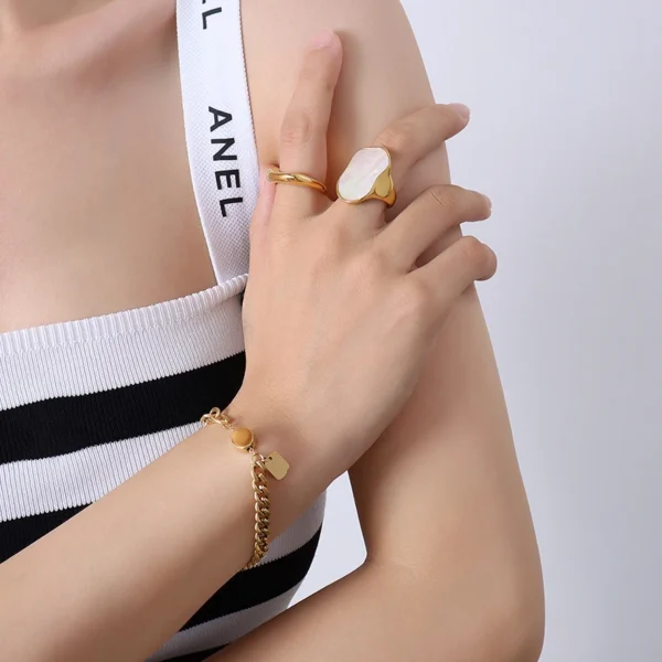 French Choker18k Gold Handmade Unique Shaped White Shell Ring Hand Ornaments Titanium Steel Jewelry Ring Wholesale - Image 3