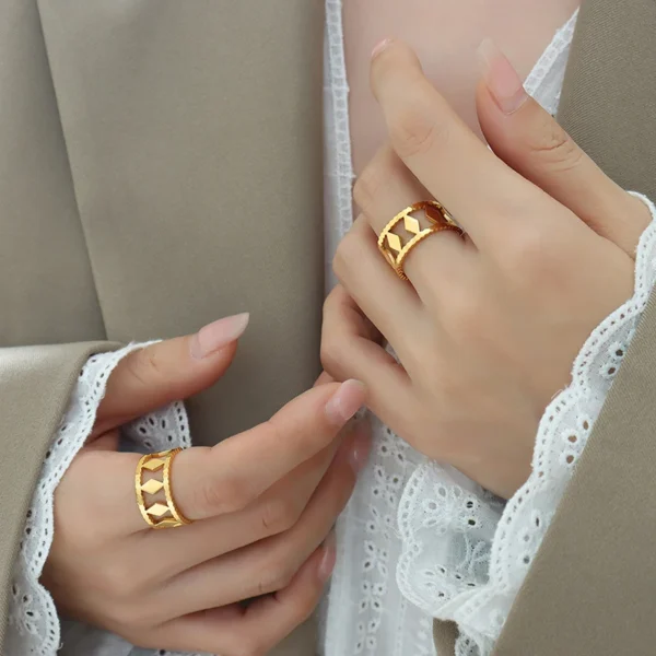 Wholesale Hot Selling Nice High Quality 18K Gold Stainless Steel Rings Adjustable Jewelry Rings for Lady - Image 3