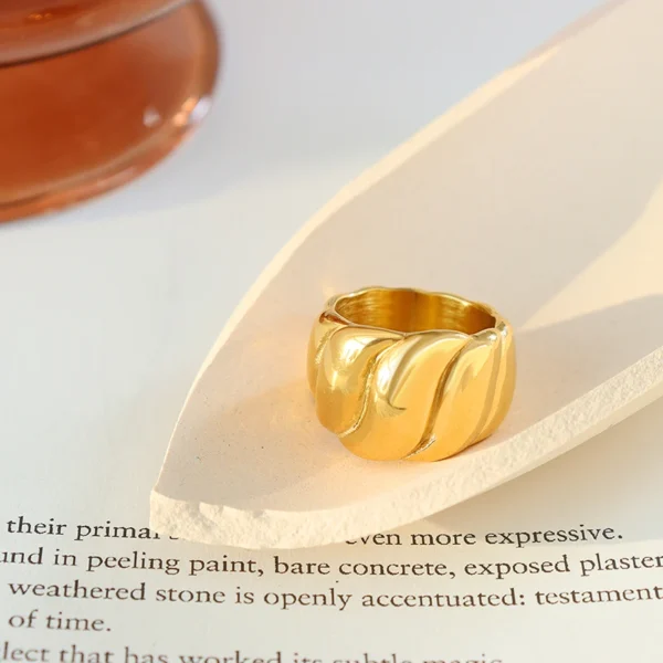 Factory Direct Supply Trendy Ring Waterproof Stainless Steel Surgical Couple Ring - Image 3