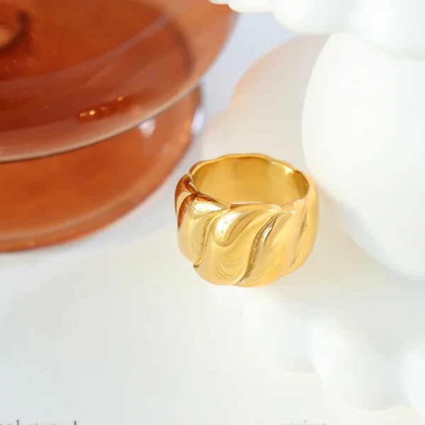 Factory Direct Supply Trendy Ring Waterproof Stainless Steel Surgical Couple Ring - Image 2