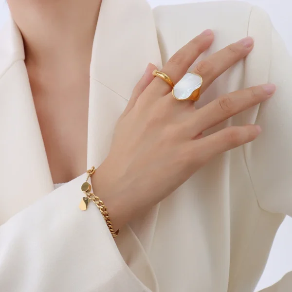 French Choker18k Gold Handmade Unique Shaped White Shell Ring Hand Ornaments Titanium Steel Jewelry Ring Wholesale - Image 4