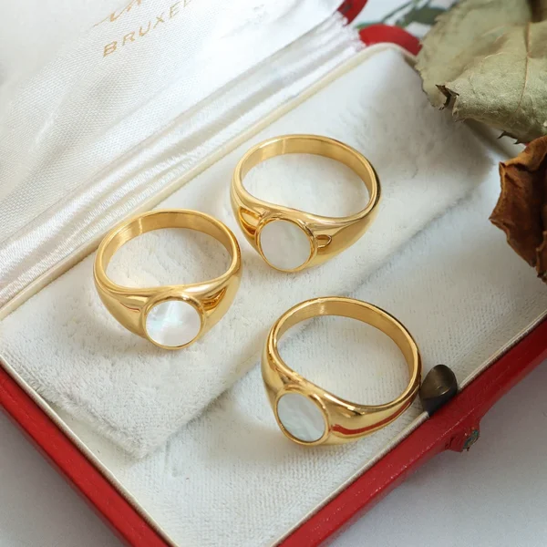 Factory White Seashell Ring Couple Ring Stainless Steel Color Fast Fashion Womens Jewelry Gold Engagement Rings Customized Size - Image 3