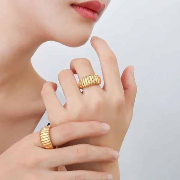 Hot Selling Luxury Woman Stainless Steel Gold Plated Classical Simple Vintage Ring Design - Image 2